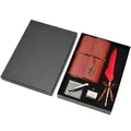 Elegantes Vintage-Federkiel-Set und Kunstleder-Notizbuch in einer schwarzen Geschenkbox - Hellrotes Feder Set