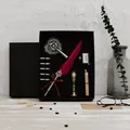 Vintage Kalligraphie-Set mit roter Feder, Siegelstempel und Tinte in Geschenkbox - Weinrot (SP041006)