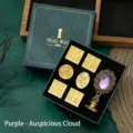 Kit de sellos de lacre vintage con mango morado y seis cabezales dorados grabados - 1 Mango de Gema + 6 Cabezales de Repuesto / Púrpura (K01C)