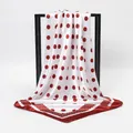 Elegante witte zijden sjaal met rode stippen en rand voor een dames reisoutfit - 90*90cm / Rood