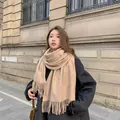Einfarbiger Kaschmir-Gefühl Winterschal, langer warmer Fransenschal für Damen und Herren im Alltag. - Beige