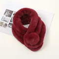 Elegante bordeauxrode sjaal van imitatiekonijnenbont met pompon voor winterse warmte en luxe - Wijnrood