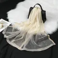 Elegante bufanda de organza champán con diseño de ondas y perlas para vestido largo - Albaricoque