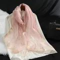 Lange sjaal van roze organza met strass watergolfpatroon en elegante parelaccenten - 190*70cm / Roze