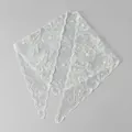 Eleganter weißer floral bestickter Spitzen-Dreiecksschal für Damen, modisches Accessoire - Dreieckstuch (SJJ117-3)