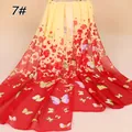 Detailopname van een lichte chiffon sjaal met rode en gele vlinder- en bloemenprint - 150x50cm / Rood en Geel