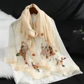 Elegante champagnekleurige organza sjaal met gedetailleerd bloemenborduurwerk voor dames. - 190x70cm / Abrikoos