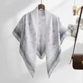 Elegante vierkante sjaal van Bali-garen met bloemenprint, veelzijdige omslagdoek - 110*110cm / Lichtgrijs Floral (SM007-2#)