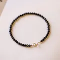 Elegantes 3mm facettiertes schwarzes Obsidian-Perlenarmband mit Goldverschluss für Damen - 14cm / 3mm Facettierter Stil