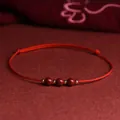 Pulsera de cordón rojo hecha a mano con cuentas de cinabrio rojo oscuro y toques de oro - Tobillera Roja