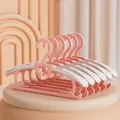 Rutschfeste Baby-Kleiderbügel in Pink und Weiß mit breitem Schulterdesign. - Verbesserte Breite Schulter Nahtlos / Weiß-Rosa