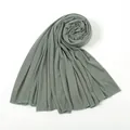 Dettaglio di alta qualità di una sciarpa hijab in jersey di cotone mercerizzato verde salvia - 180-80cm / 42# Verde Oliva