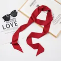 Gros plan d'une écharpe étroite en soie de mûrier rouge premium avec des accessoires - 4# Bordeaux / 200-5cm