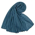 Vista dettagliata di una sciarpa lunga da donna in jersey di cotone blu petrolio - 180-80cm / Turchese Scuro
