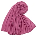 Dettaglio del morbido foulard in jersey di cotone mercerizzato color malva con cuciture - 180-80cm / Viola rosato