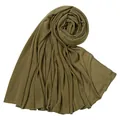 Primo piano di sciarpa in jersey di cotone mercerizzato verde oliva con trama molto morbida - 180-80cm / Verde militare