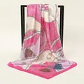 Elegante pañuelo cuadrado de seda sintética 90cm con estampado de cadenas - Cadena Ecuestre Rojo Rosa y Beige (FJ587-04#) / 90cm