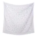 Elegante pañuelo cuadrado de poliéster blanco con delicados motivos florales rosas - 110*110cm / Modelo de Enredaderas Florales Rosa y Azul Fondo Blanco (89#)