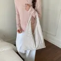 Lässige cremefarbene Nylon-Einkaufstasche mit gesticktem Blumenmuster für Damen - Einheitsgröße / Hellgrau