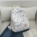 Weißer Schulrucksack mit buntem Sternenmuster und süßem Plüschschaf-Schlüsselanhänger. - Mit Anhänger / Weiß
