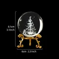 Elegante bola de cristal de Navidad con grabado de árbol en soporte dorado, dimensiones. - Árbol de Navidad y muñeco de nieve (Soporte dorado)
