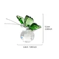 Vista detallada de figura de mariposa de cristal verde, dimensiones 5,3 cm x 4,8 cm. - Mariposa de Cristal de Bigotes Largos Verde