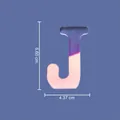Ornement décoratif lettre J en acrylique irisé avec dégradé violet et rose vif - Lettre J / Iridescent
