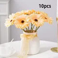 Juego de 10 margaritas artificiales en un jarrón minimalista para decoración floral de hogar. - 10 Piezas Con Jarrón / Amarillo