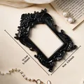 Verzierter schwarzer Barock-Fotorahmen, Requisite mit Maßen von 13,1 cm x 9 cm - Requisitenstil B (道具B-黑)