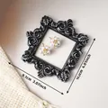 Mini cadre photo gothique vintage noir et argent pour des séances photos de bijoux - 10.2x9.1cm