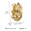 Detailweergave van gouden lotus 3D-reliëf wanddecoratie met afmetingen en kleurinfo. - 荷花挂饰 / Goud
