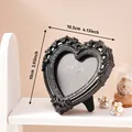 Mini marco de fotos vintage en forma de corazón negro con detalles en relieve para hogar - 10.5x10cm