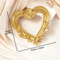 Elegante cornice barocca vintage a cuore dorata per oggetti di scena fotografici, 10,5 cm - Stile Cuore Floreale (A66) / 10.5x10.5cm