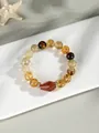 Primer plano de pulsera con cuentas de citrino natural y ojo de tigre con adorno - Estilo Rόmbico Super Siete Oro Negro (Cordón Elástico) / Multicolor