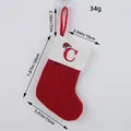 Calcetín de Navidad de punto rojo con letra C bordada y medidas de tamaño exactas. - Letra C