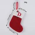 Calcetín de Navidad de punto rojo con letter D y medidas para decoración festiva - Letra D