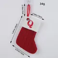 Calcetín de Navidad de punto rojo con diseño de letra Q bordada y medidas detalladas - Letra Q