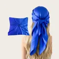 Blaues einfarbiges Satin-Quadrat-Halstuch als Kopftuch und flach liegend. - 90cm Packung / Königsblau (SD90cm-19#)