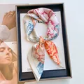Foulard quadrato in seta a fiori stile francese 70x70cm per abbigliamento formale - Peonia delle Fate (Cornice Bianca) / 70x70cm