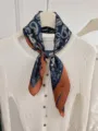 Klassisches Seiden-Halstuch mit Paisley-Muster in Marineblau und Orange - 68cm x 68cm / Marineblaues Paisley