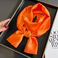 Élégante écharpe longue et étroite en satin orange pour femme, accessoire de mode polyvalent - 145cm / Orange