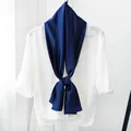 Écharpe étroite en soie bleu marine pour femmes, accessoire de mode élégant et uni - 145cm / Bleu saphir
