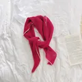 Elegante geplooide magenta roze damessjaal met golvende randdetails - Rozerood