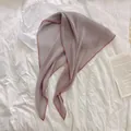 Elegante grijs-paarse geplooide smalle sjaal met rode contrastrand voor hals of handtas - Grijs