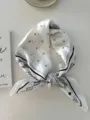 Foulard di seta vintage francese con motivo paisley per capelli o borse in bianco - 68cm x 68cm / Paisley Stellato Bianco