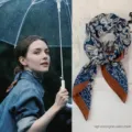 Cinturón de seda con estampado paisley retro en azul marino y marrón - Pañuelo de satén de cachemira (mismo estilo que Zhang Ruonan)