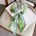Elegante groene zijden sjaal met artistiek patroon voor dames, modieus accessoire - Stijl 4