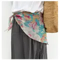 Foulard triangolare in puro lino con stampa floreale vibrante, avvolgente legato in vita - Pink and Green Irregular Print