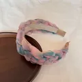Vue détaillée du tissu en mousseline tressée aux couleurs pastel dégradées et douces - Serre-tête en Maille Tressée Rose et Vert