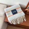 Sciarpa invernale a righe in misto lana al 40% con nappe in blu chiaro e beige - Celeste